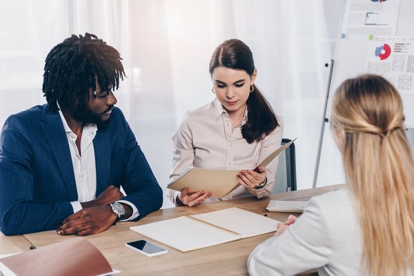 Optimisez votre recrutement avec un chasseur de tête à Paris